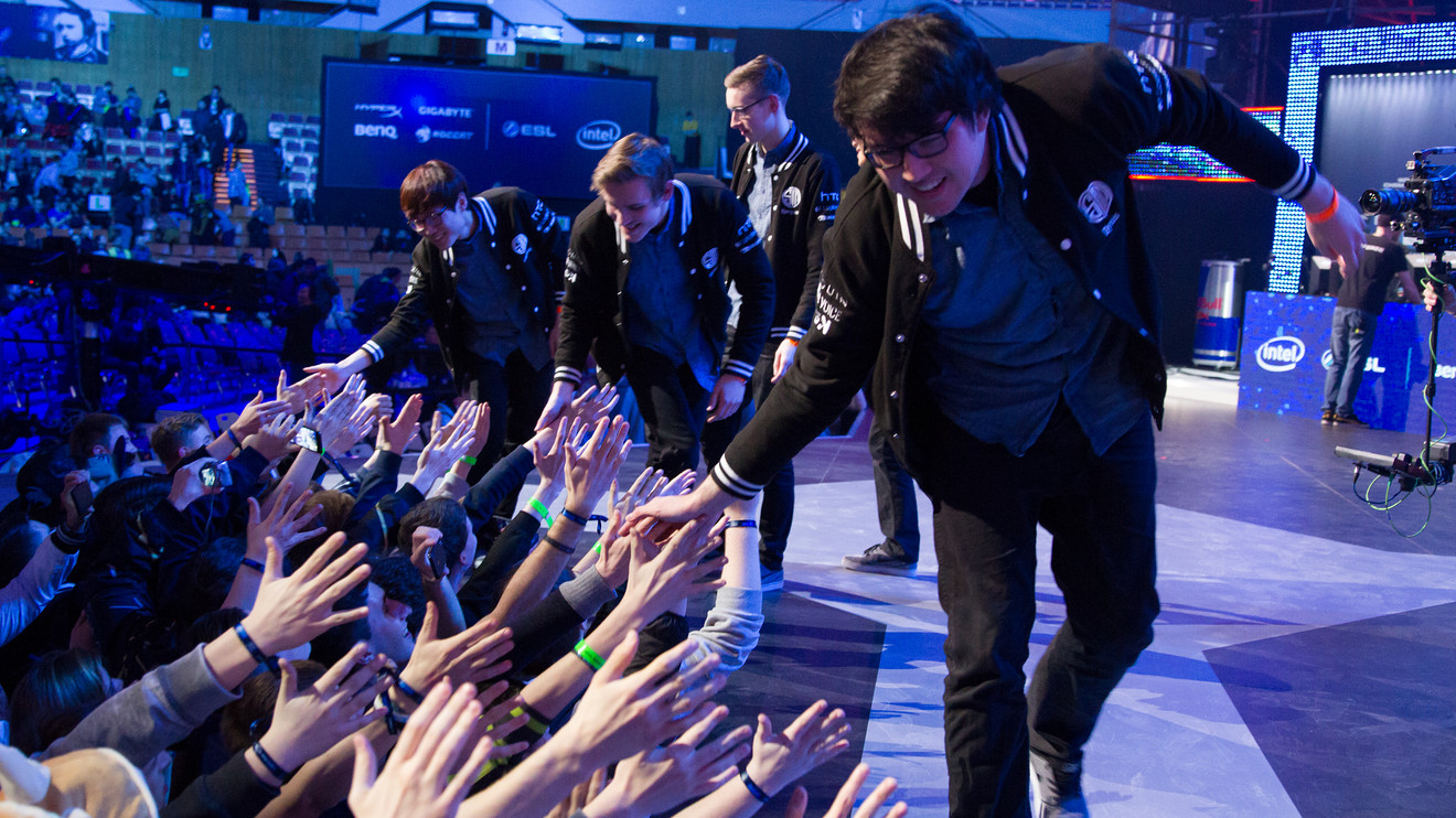 Bet365 and 888 Holdings: Dominating the International Esports Betting Landscape